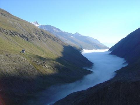 Ötztaler Gipfeltouren mit der Bergschule Oberallgäu: Nebelmeer am Hochjochhospiz