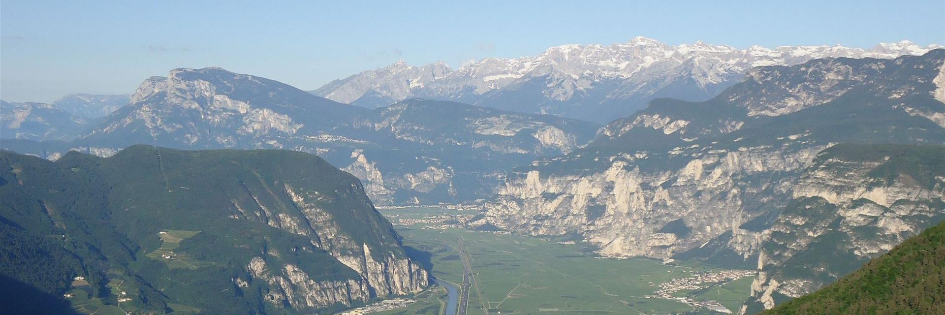 Bozen - Trient E5 Alpenüberquerung: Ausblick in das Etschtal