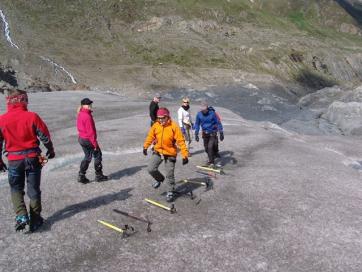 Eiskurs und Felsausbildung Kaunertal Ötztaler Alpen: Steigeisen gehen lernen
