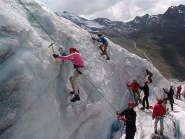 Eiskurs und Felsausbildung Kaunertal Ötztaler Alpen: Steileisklettern in der Gruppe