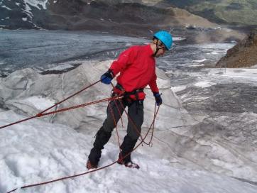 Eiskurs und Felsausbildung Kaunertal Ötztaler Alpen: Spaltenrettung Kontaktaufnahme
