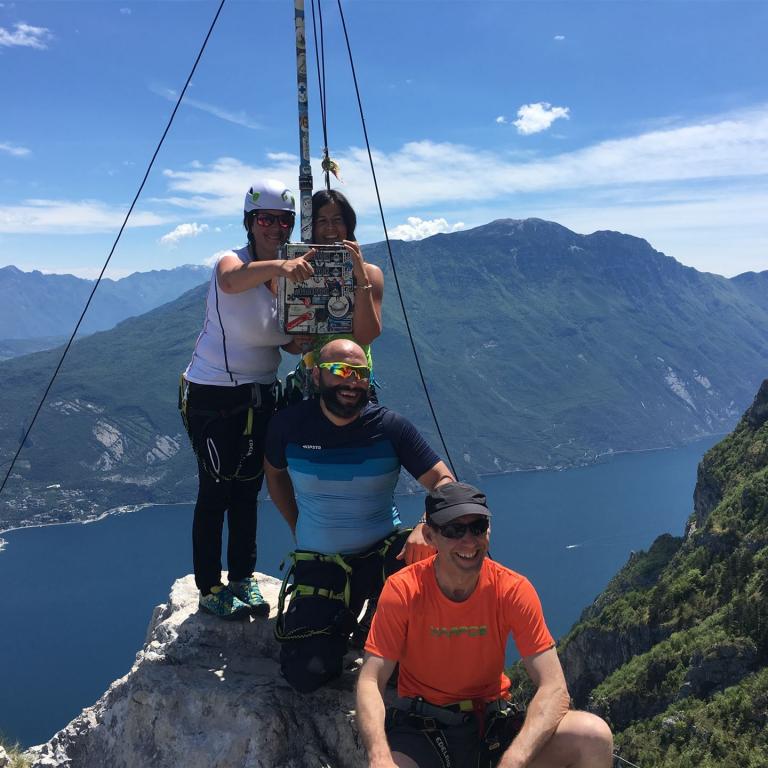 Klettersteig gehen - Gipfel nach dem Via del Amizizia über Riva del Garda am Gardasee