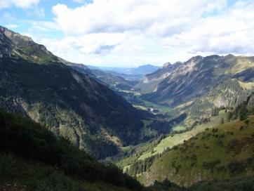 Steinbocktour durch die Allgäuer Alpen: Blick zurück in das Illertal
