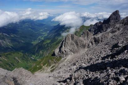Steinbocktour durch die Allgäuer Alpen: Blick in das Lechtal vom Heilbronner Weg