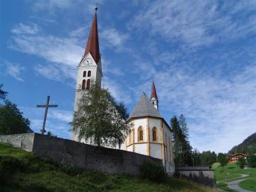 E5 Alpenüberquerung Bergschule Oberallgäu: Holzgau Kirche