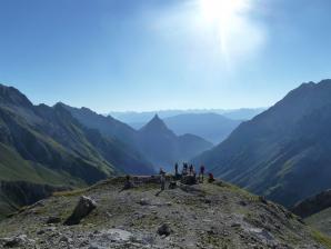 E5 Alpenüberquerung Bergschule Oberallgäu: Pause unter der Seescharte