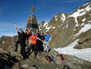 E5 Alpenüberquerung Bergschule Oberallgäu: Ötzi Denkmal Hauslabjoch