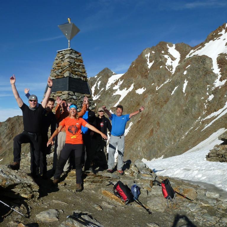 E5 Alpenüberquerung Bergschule Oberallgäu: Ötzi Denkmal Hauslabjoch