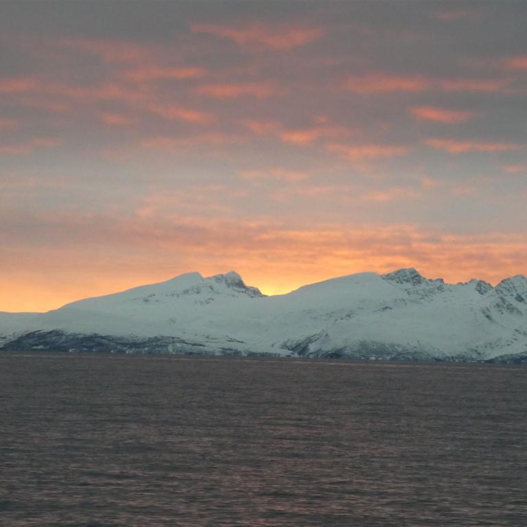 Skitouren mit Schiff Norwegen: Sonnenuntergang